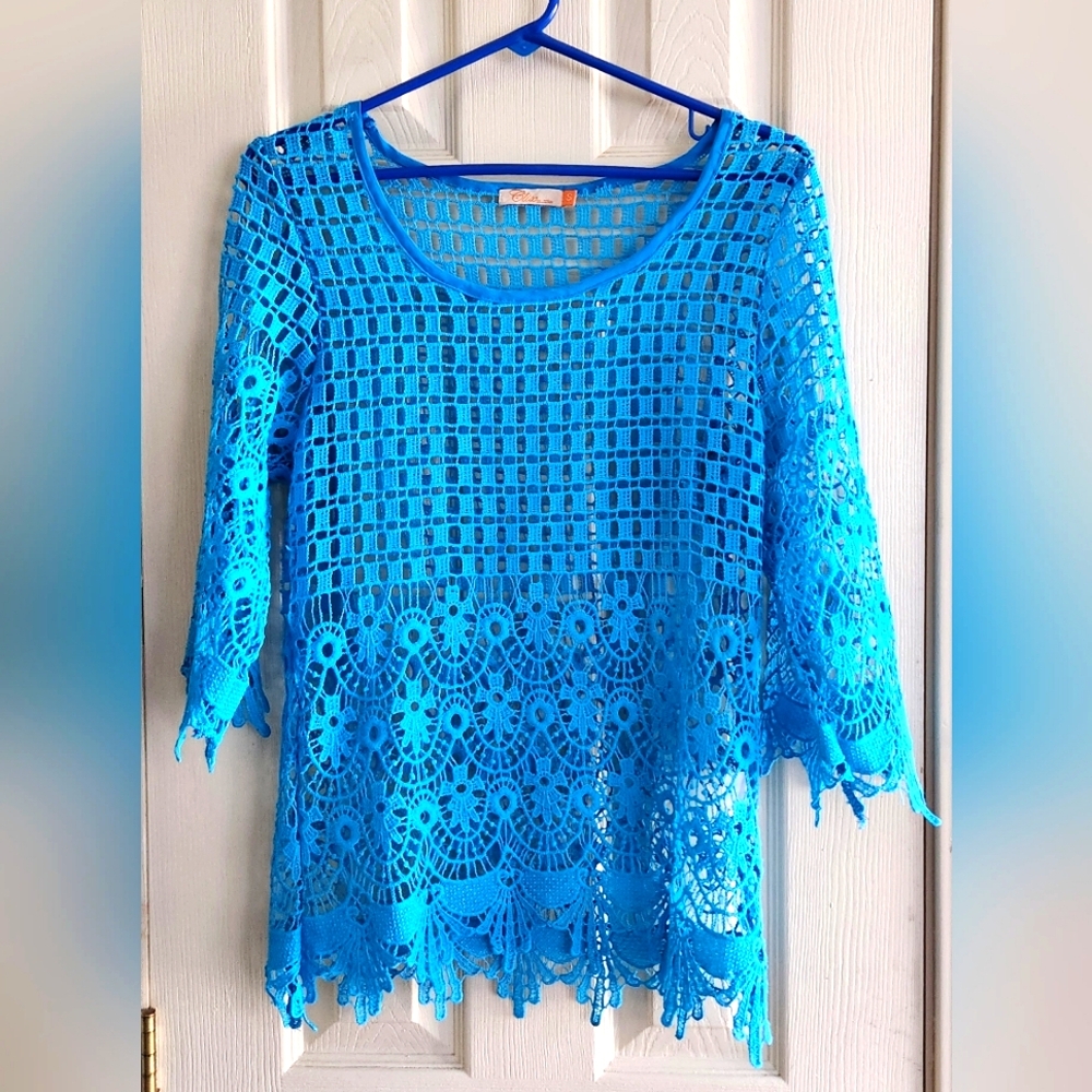Beautiful Women's Turquoise Crocheted Blouse Size S